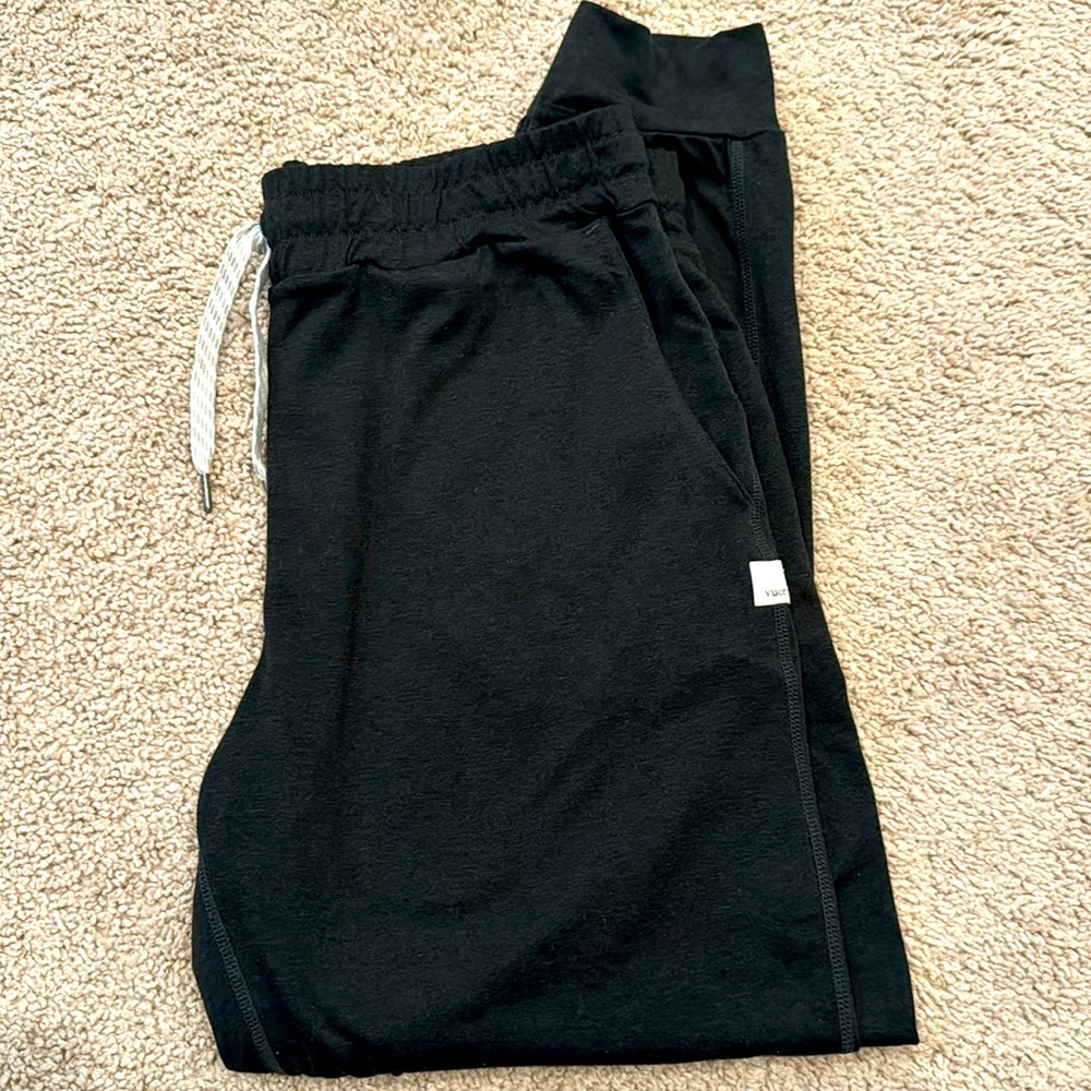 Women’s size S Vuori Performance Joggers